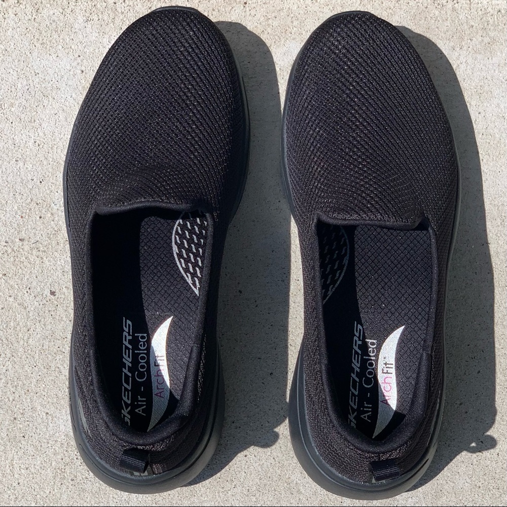 Skechers GO WALK Arch Fit - Grateful - Size 8.5W - Black - Excellent Condition